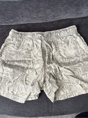 Light Green Floral Print Women’s Drawstring Shorts